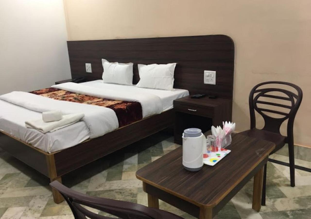 Liberty Guest House Váránaszi Kültér fotó